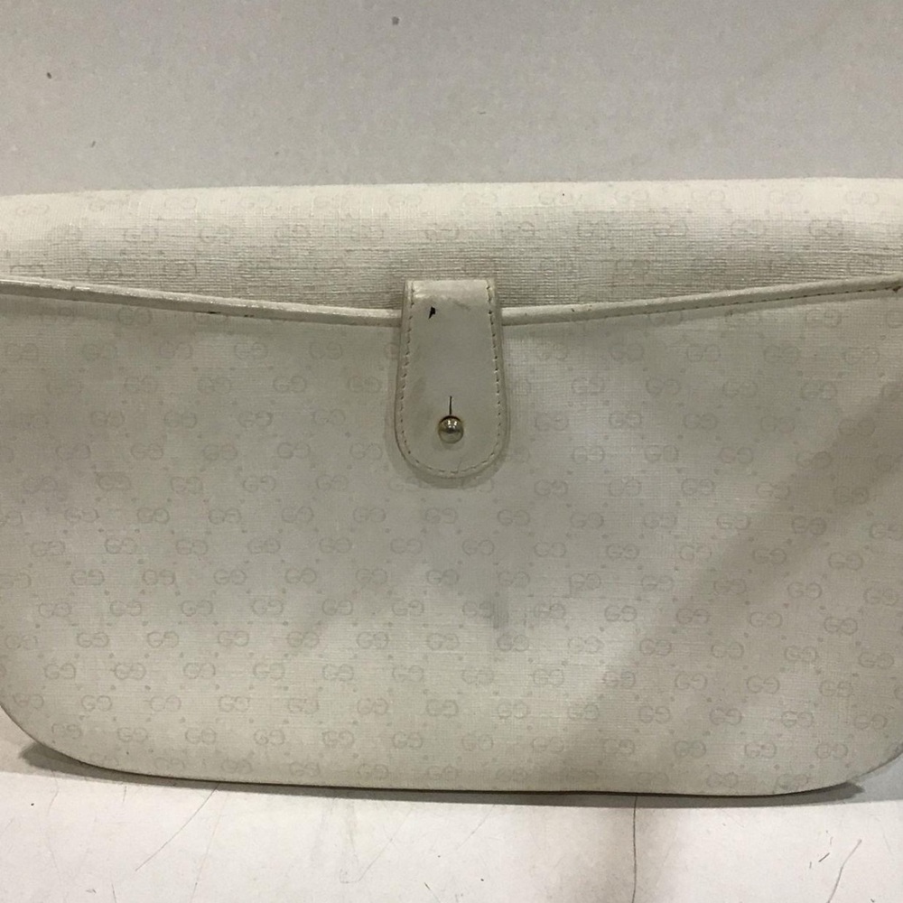 Women’s Vintage Gucci Monogram Flap Elegant White Leather Crossbody Bag - Picture 3 of 6